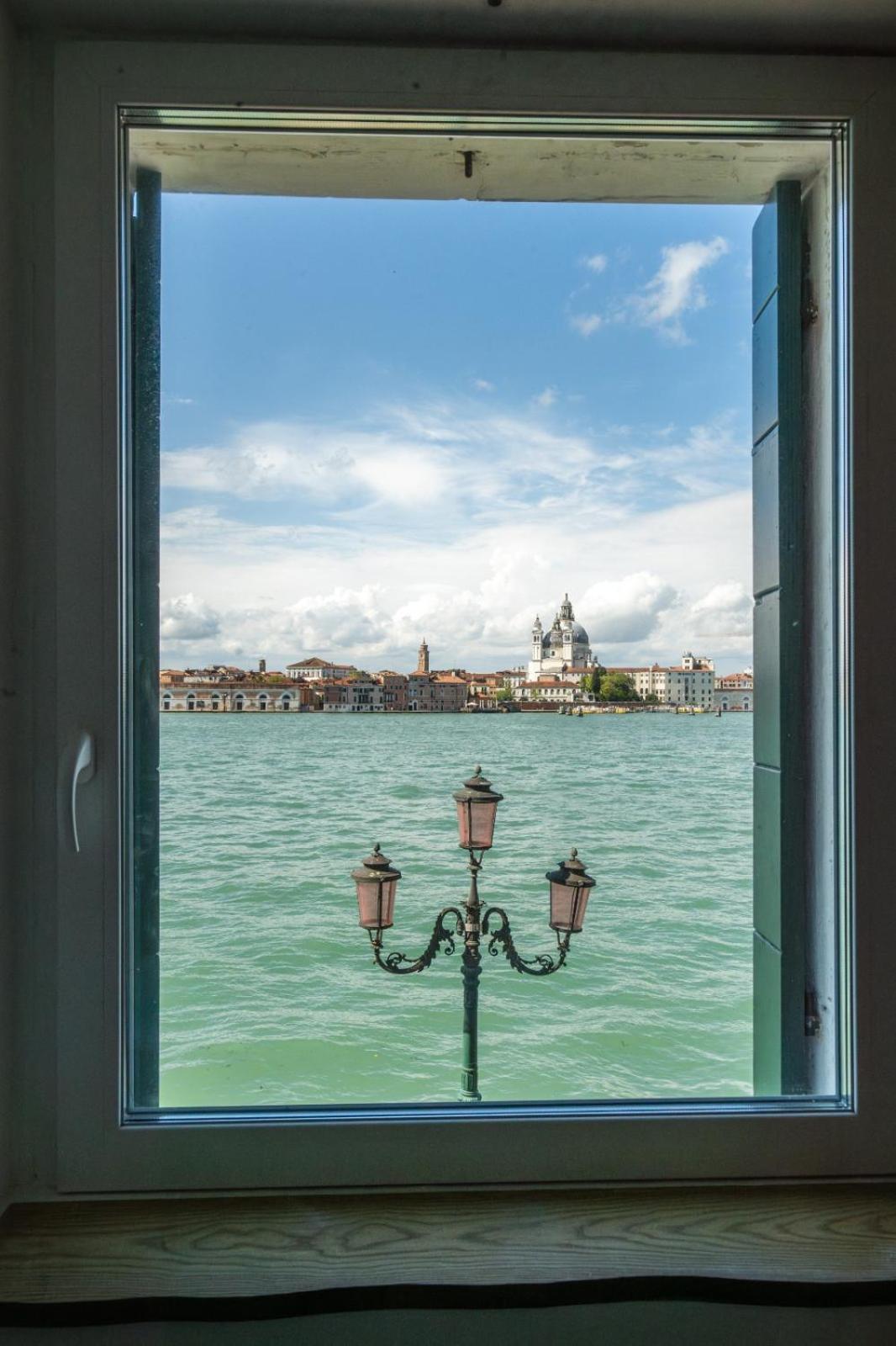 3 Windows On St Mark - Waterfront Apartment Venice Exterior photo